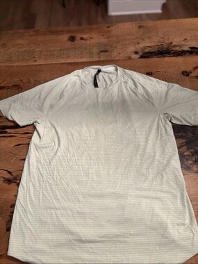 Men’s Lululemon Short Sleeve Dry Sense Shirt Size XL Mint Green Color